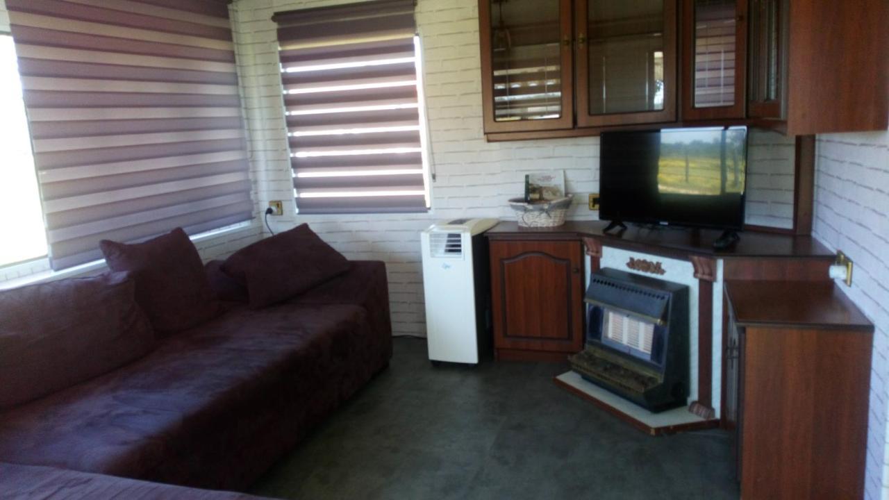Mobil Home Vintage A La Ferme Des Buttons Rosnay  Екстериор снимка